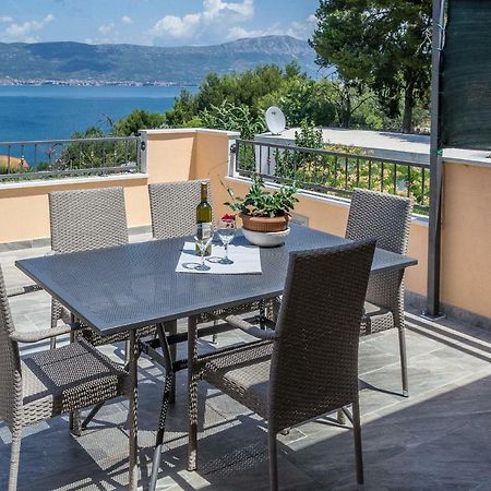 Apartment Leut With Spacious Terrace And Sea View Slatine Luaran gambar