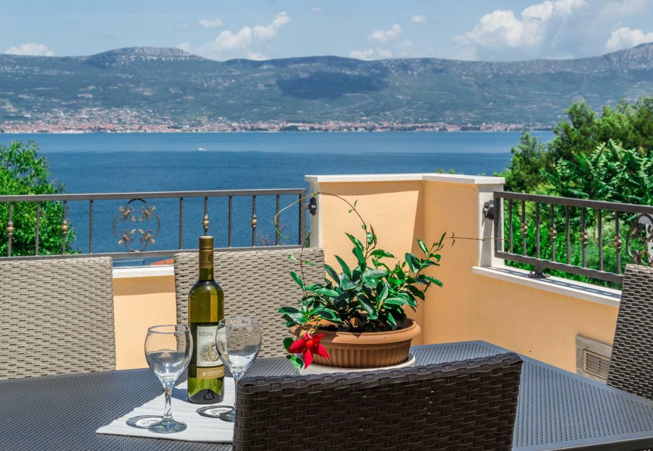 Apartment Leut With Spacious Terrace And Sea View Slatine Luaran gambar