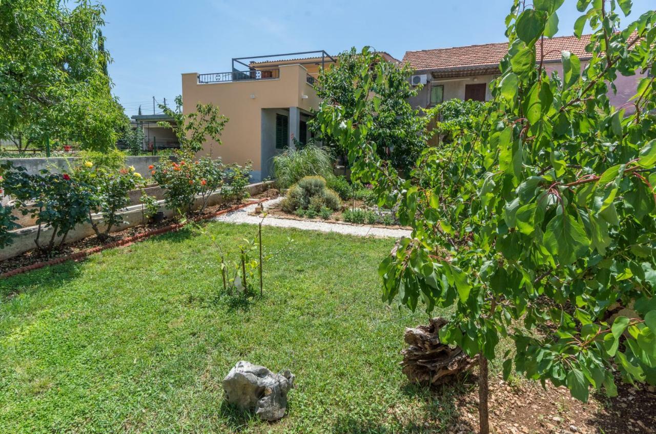 Apartment Leut With Spacious Terrace And Sea View Slatine Luaran gambar