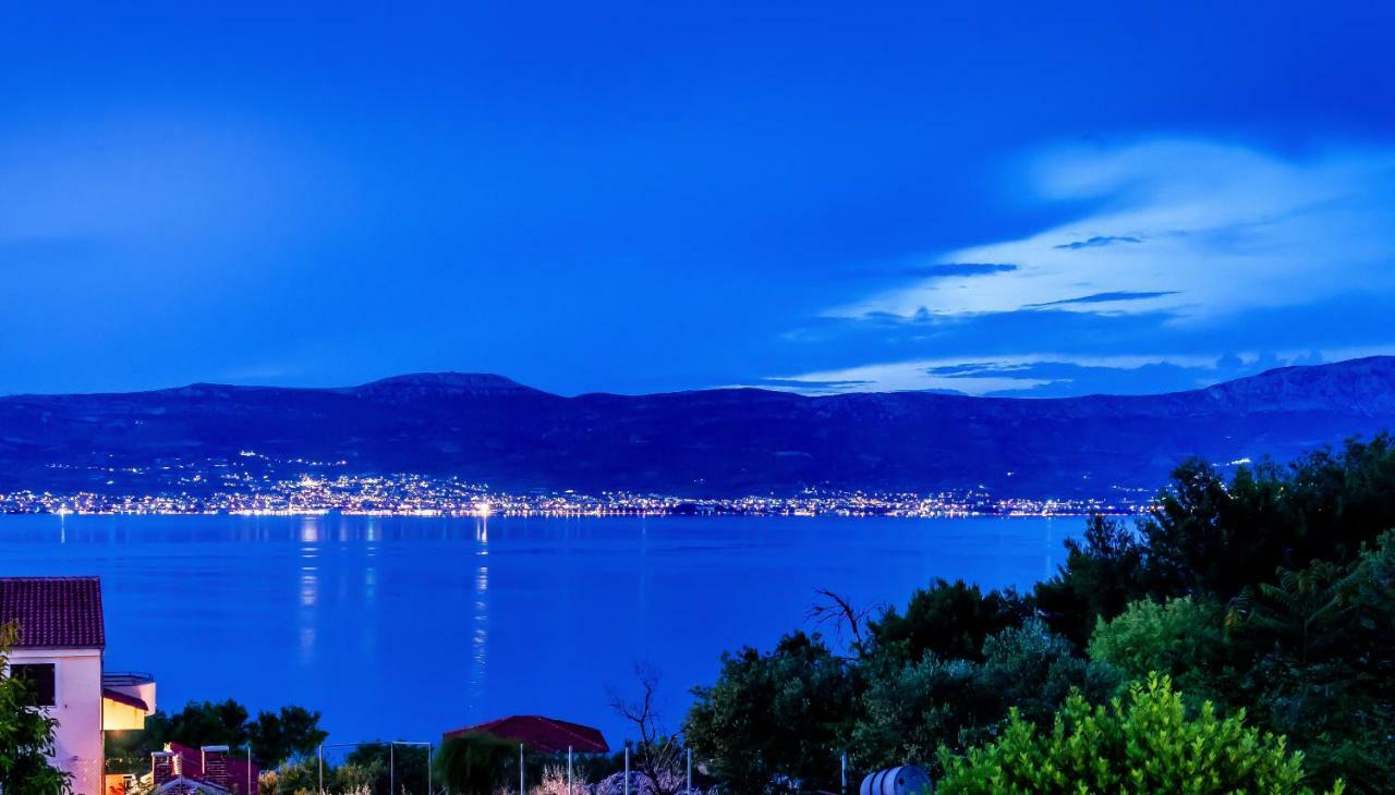 Apartment Leut With Spacious Terrace And Sea View Slatine Luaran gambar