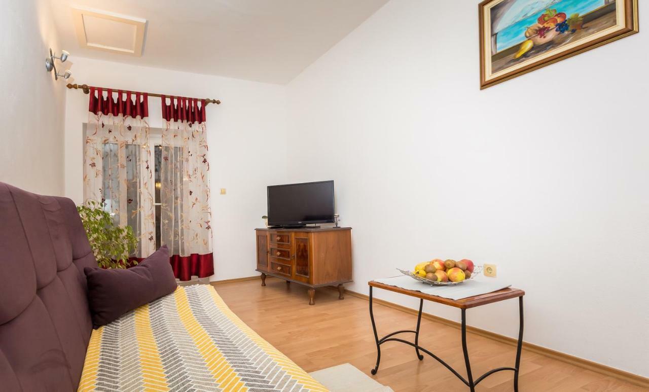 Apartment Leut With Spacious Terrace And Sea View Slatine Luaran gambar