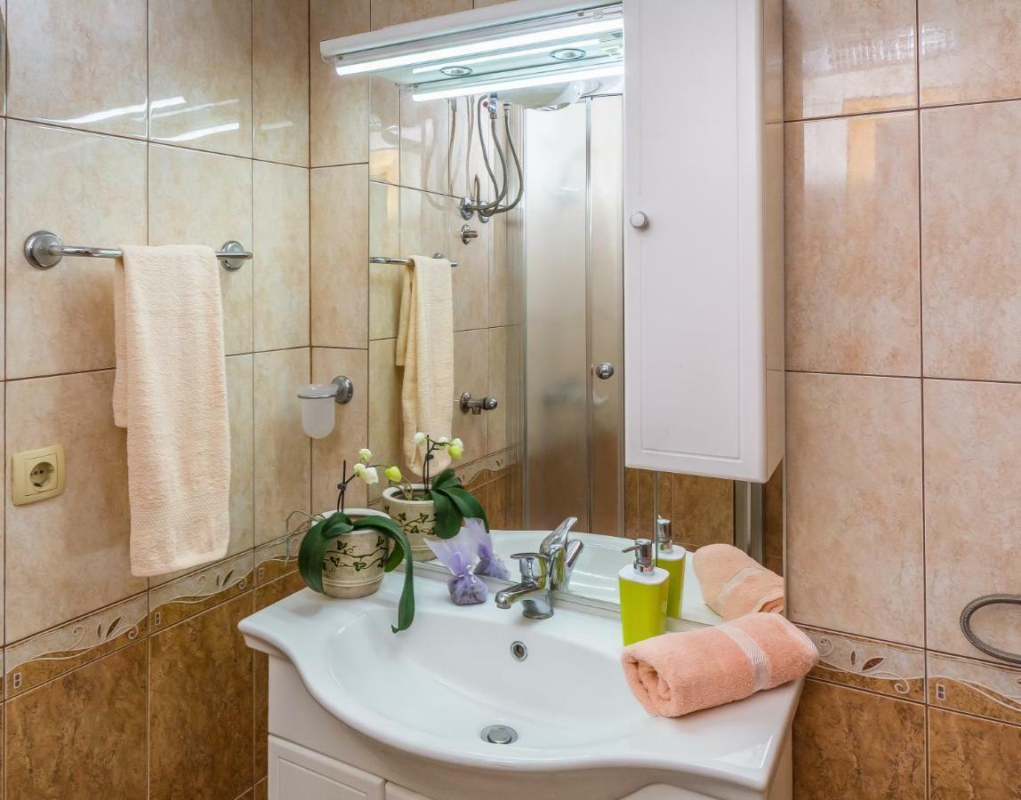 Apartment Leut With Spacious Terrace And Sea View Slatine Luaran gambar