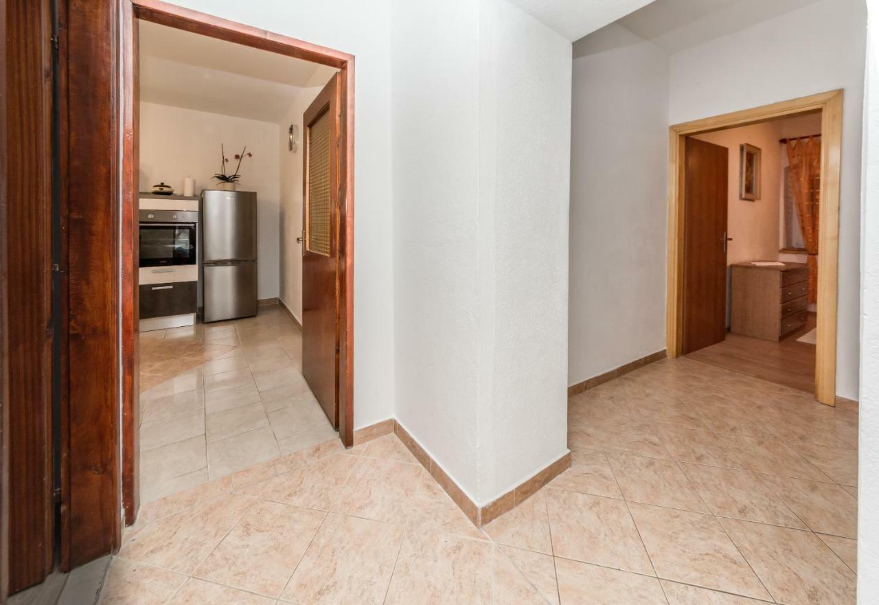 Apartment Leut With Spacious Terrace And Sea View Slatine Luaran gambar
