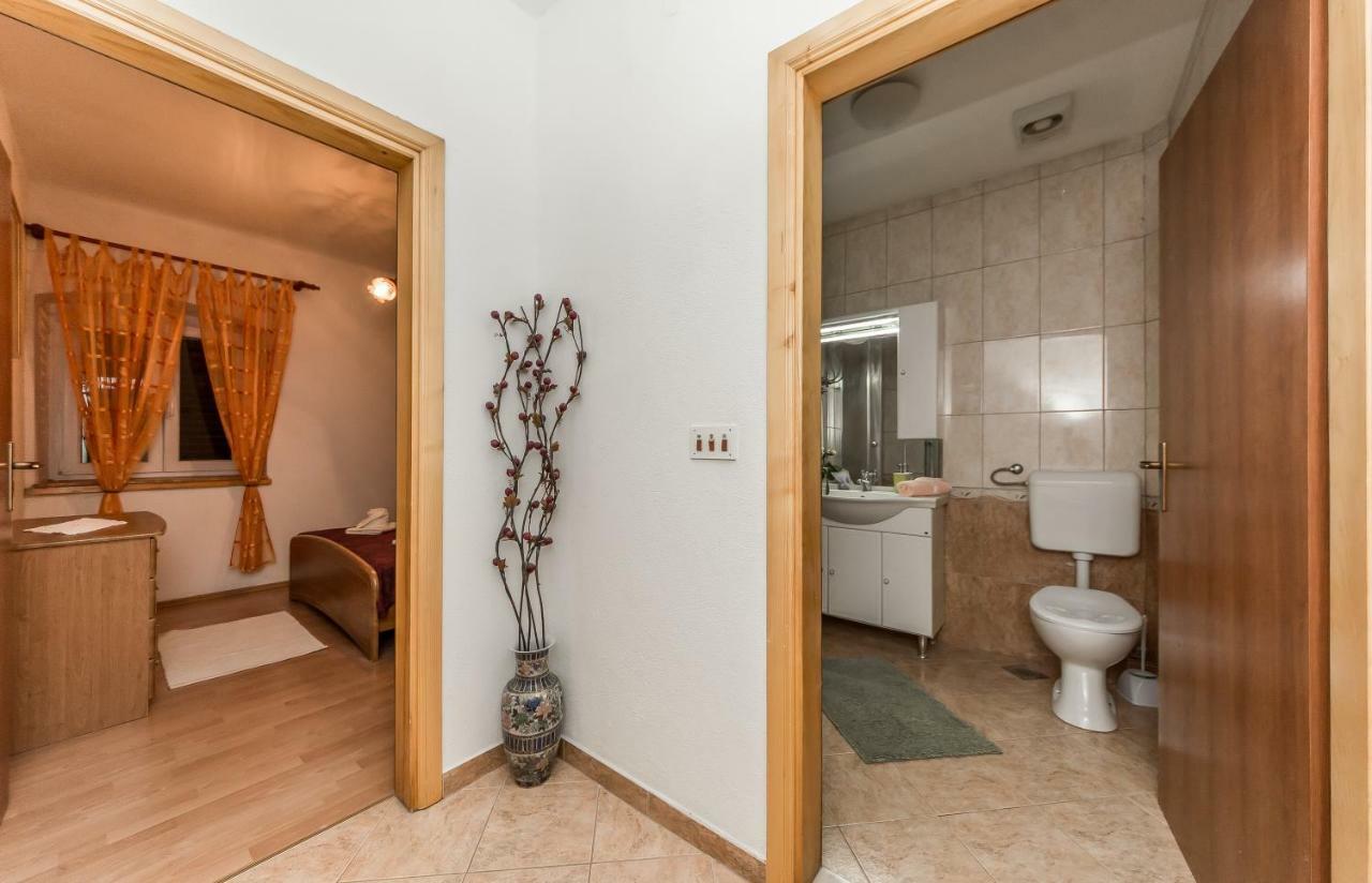 Apartment Leut With Spacious Terrace And Sea View Slatine Luaran gambar